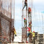 Trabalhadores em obra de infraestrutura